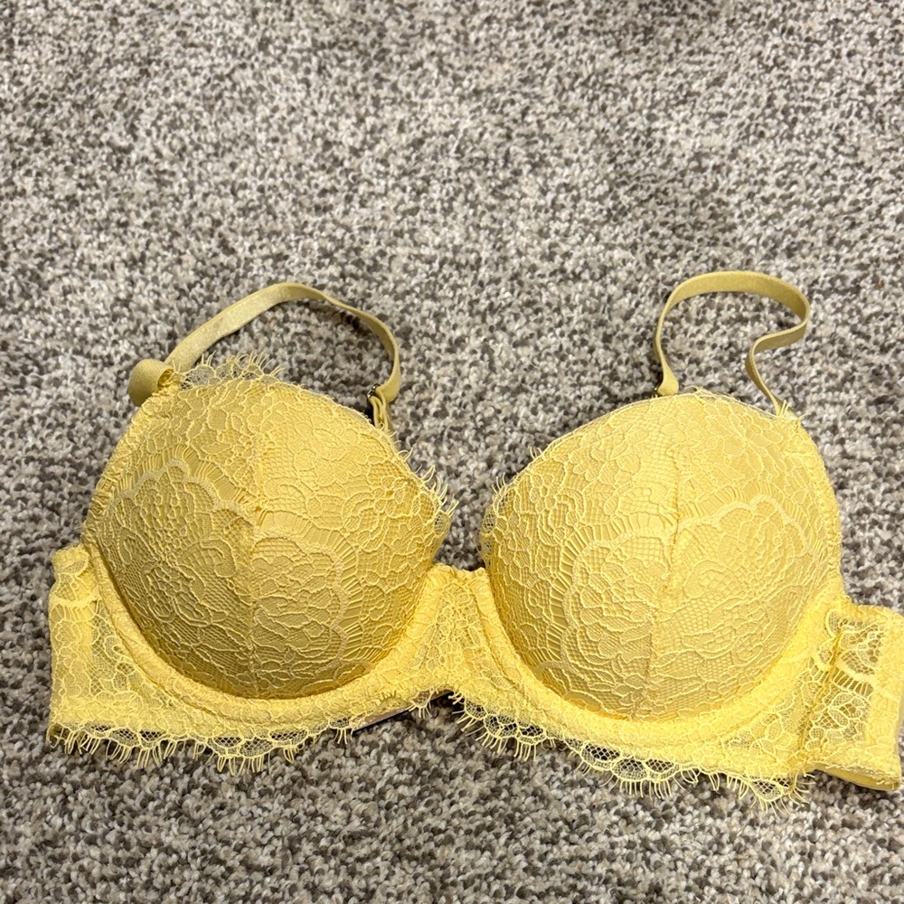 Victoria's Secret Yellow Lace Push-Up Bra